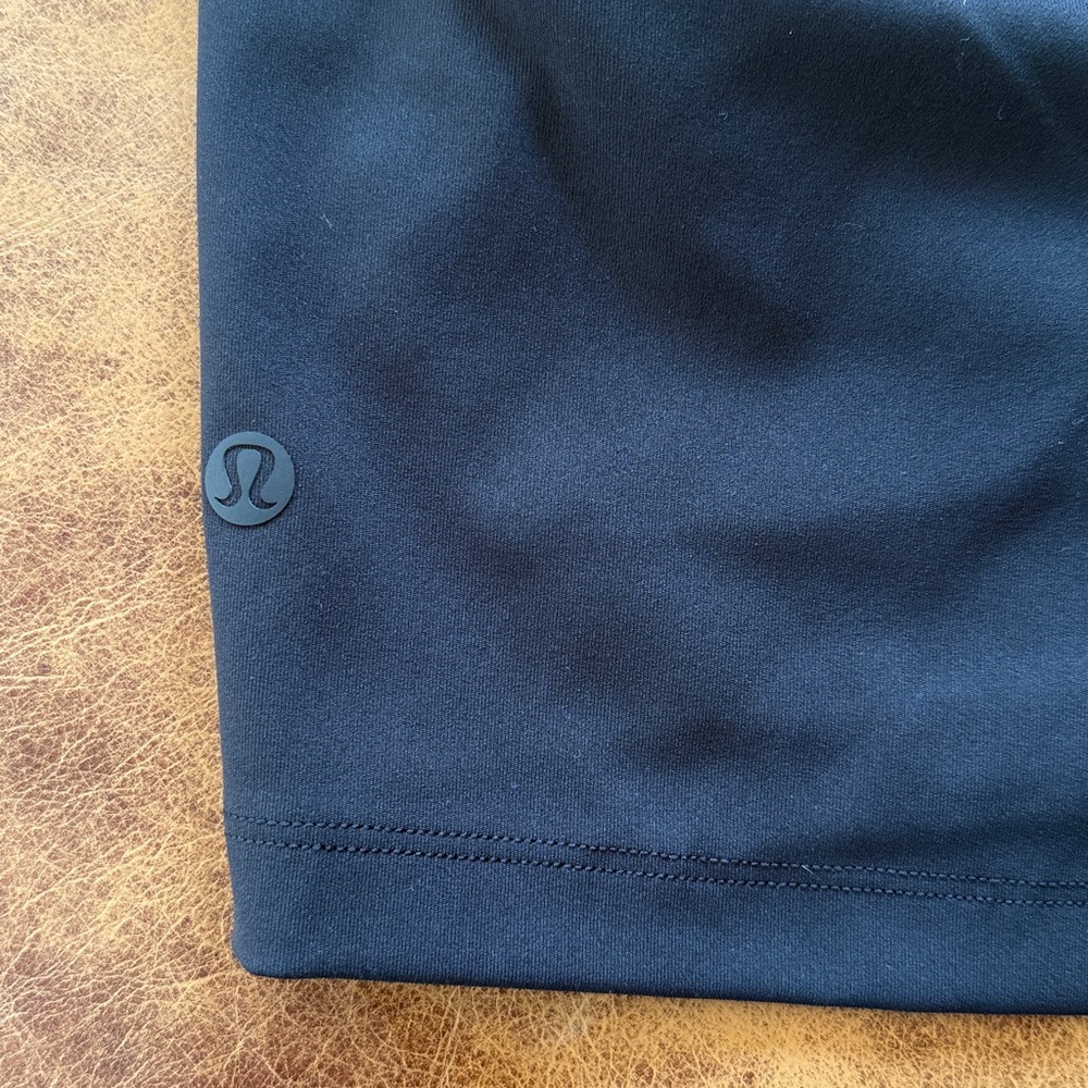 Lululemon On the Fly Mid Rise Short 2.5" Sz 8 Regular Black Neutral Swift 8023 - Picture 6 of 8